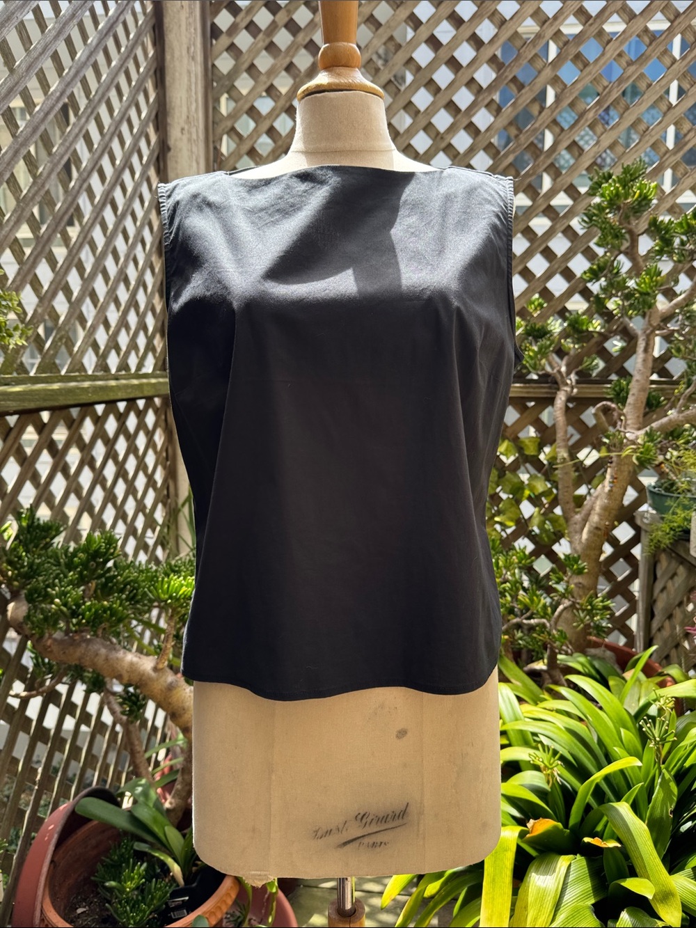 Tailor New York, Black Sleeveless Boat Neck Tank. Size Petite Large. EUC